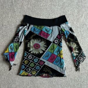 Fórmula graphic print off the shoulder long sleeve top